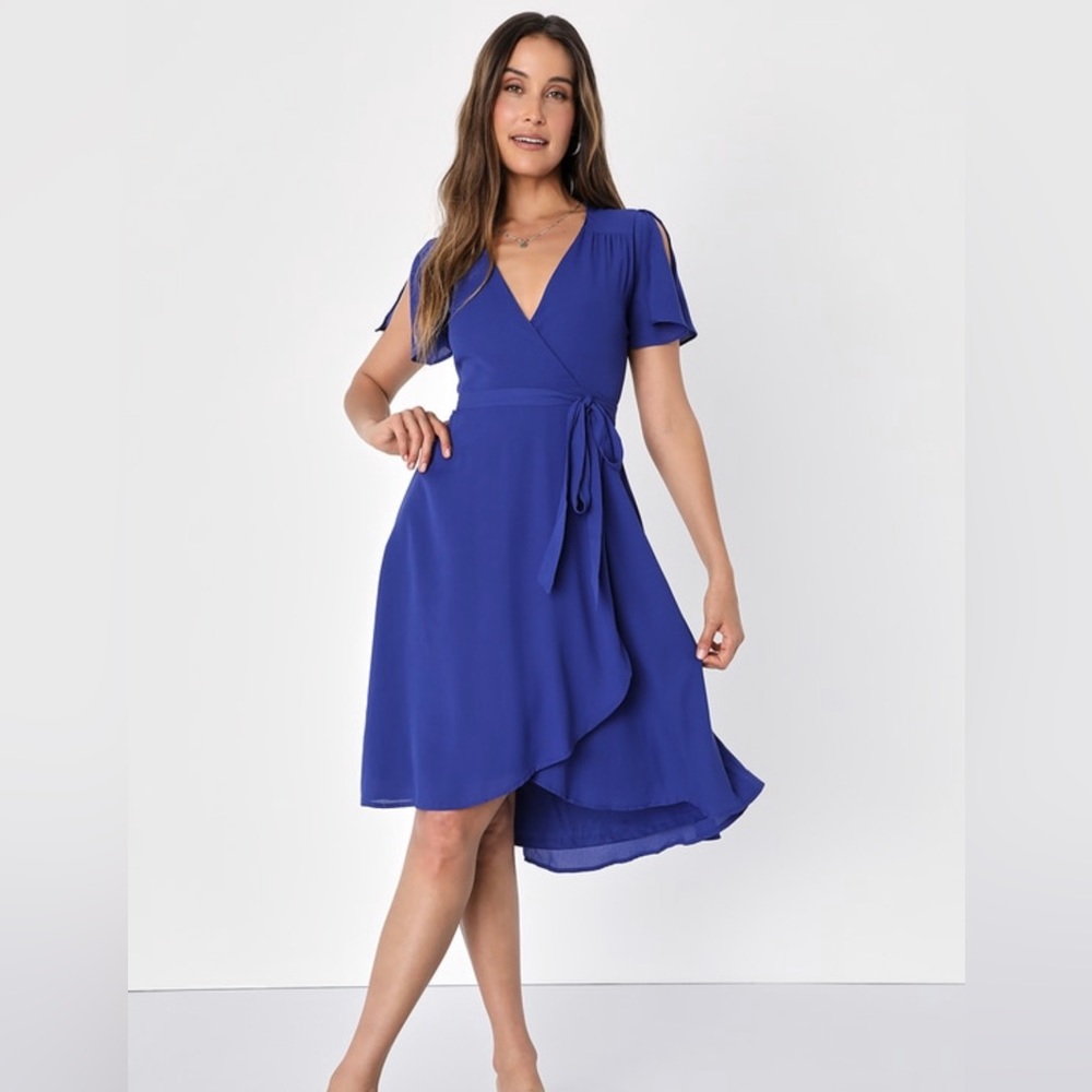 Lulu’s blue midi wrap dress